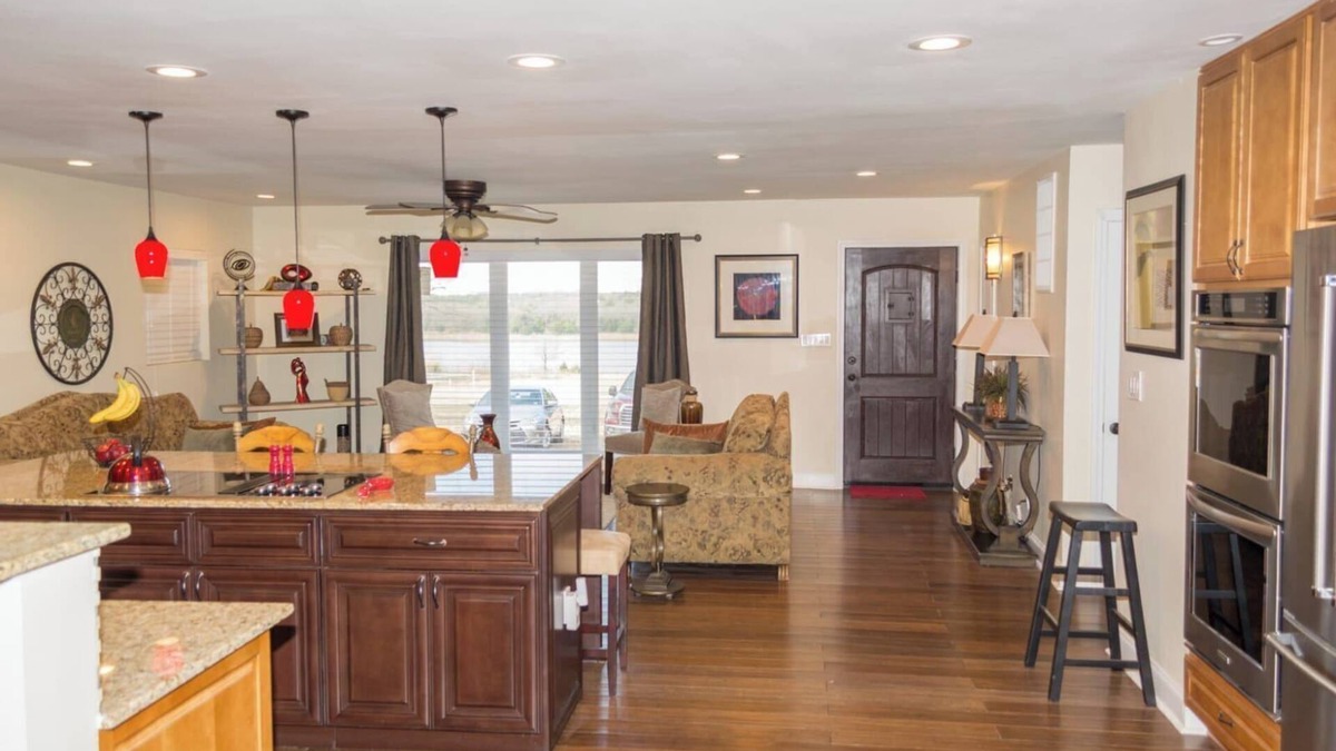 Langston Bed & Breakfast | Raleigh Suite at Ballards by The Lake