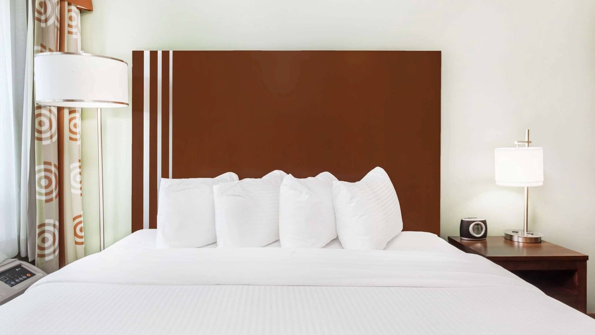 Carlyle Hotel | Ramada by Wyndham Carlyle