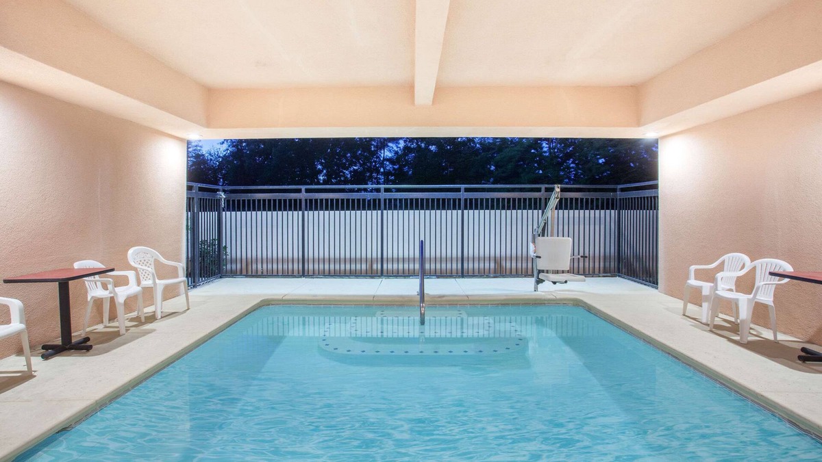 Fresno Hotel | Ramada by Wyndham Fresno Northwest