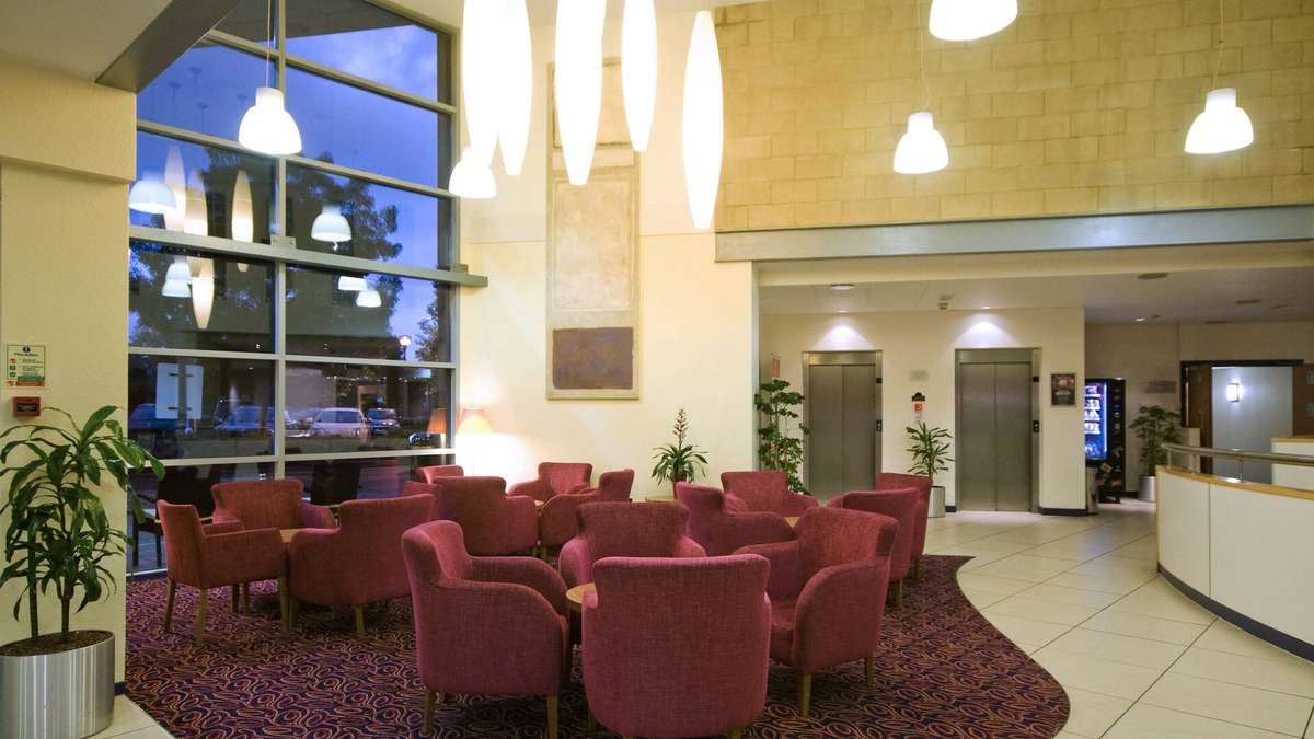 Whittington Hotel | Ramada by Wyndham London North M1