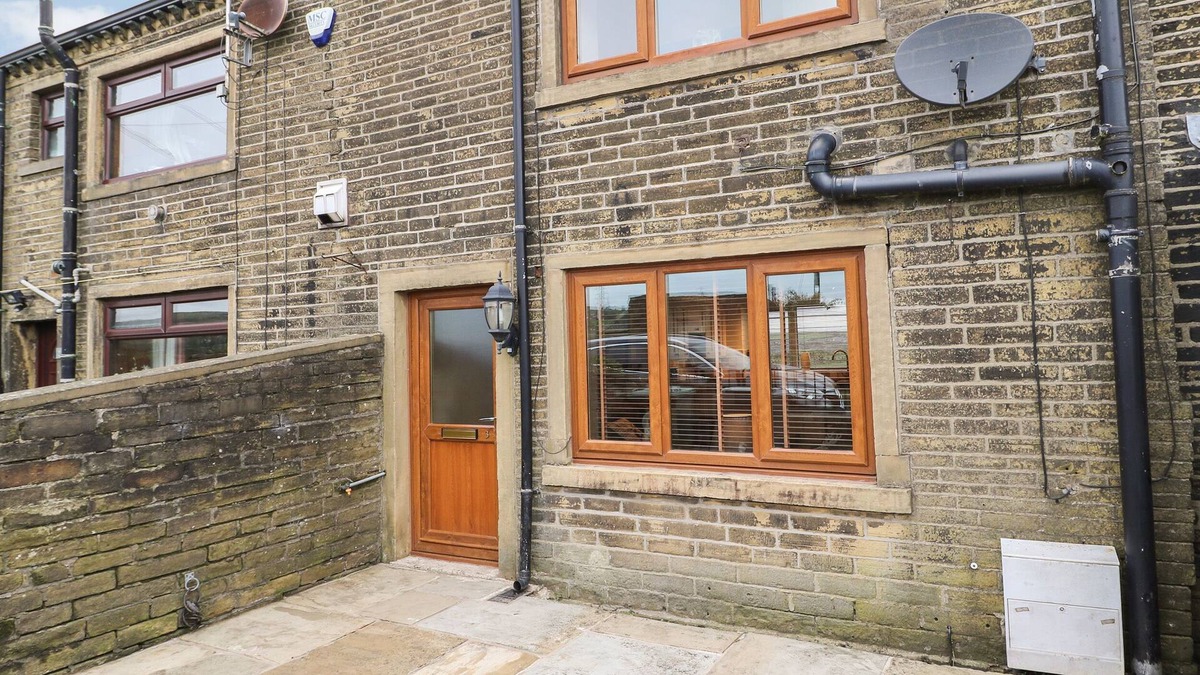 Ogden House | RAMBLERS COTTAGE, pet friendly in Thornton, West Yorkshire