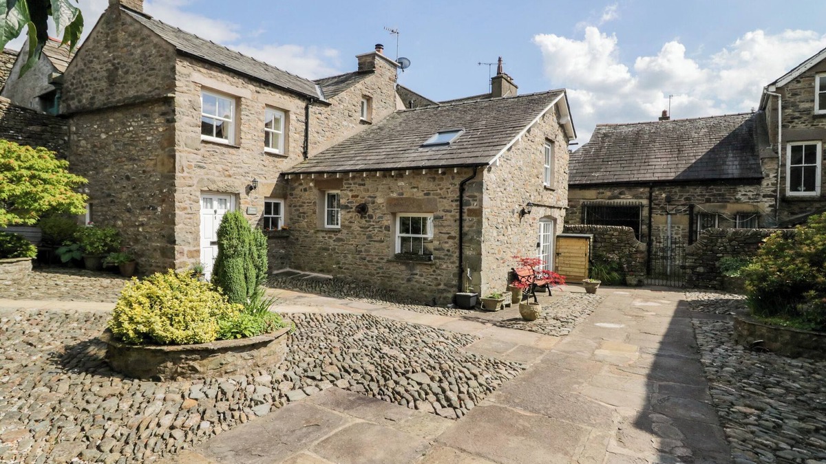 Sedbergh Cottage | RAMBLERS REST, pet friendly, character holiday cottage in Sedbergh