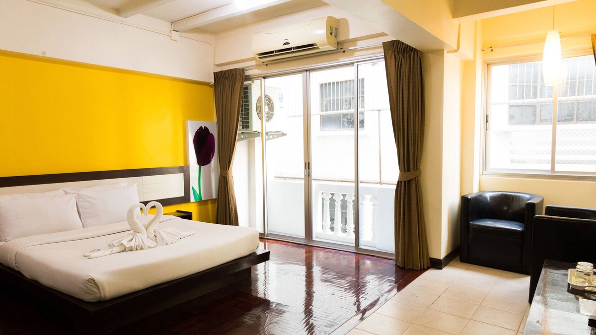 Sukhumvit Hotel | Ramkhamhaeng 42 by Roomquest
