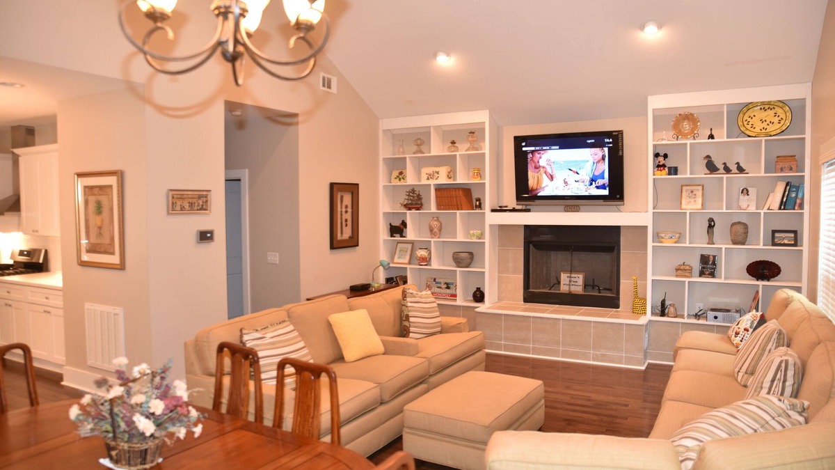 Saint Helena Island House | Ranch, 6 bedrooms and 5 baths home near Parris Island and Beaufort is beautiful.