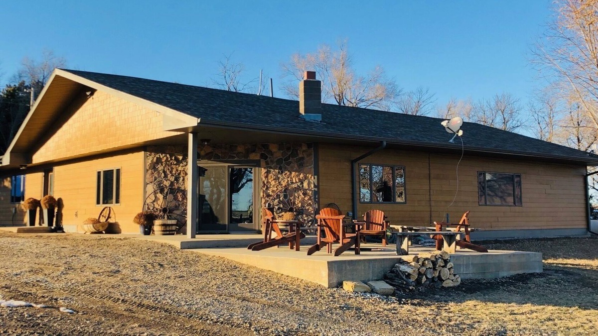 St. Charles Cabin | Ranch Getaway, river hills, sleeps 20