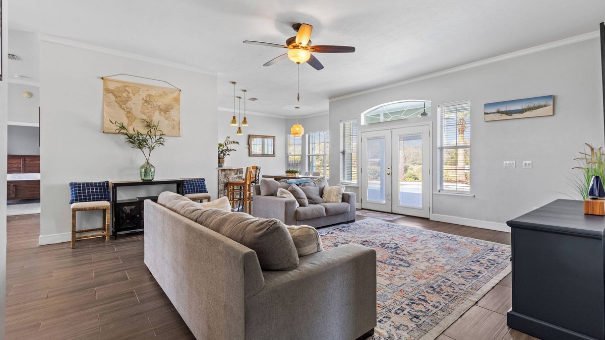 High Springs House | Ranch House w/Pools, Pickleball, Sand Volleyball 10 mins to Springs