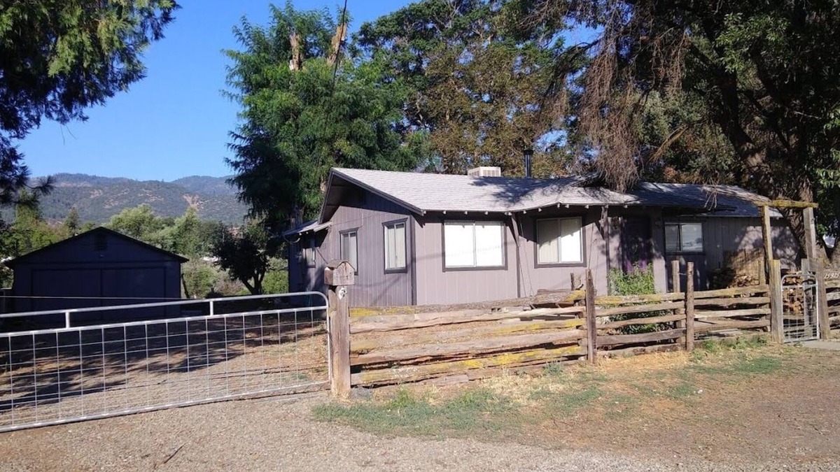 Hornbrook House | Ranch style 2 bedroom house