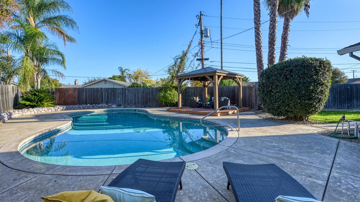 Sacramento House | RanchoHouse with Pool LargeYard Downtown Shopping