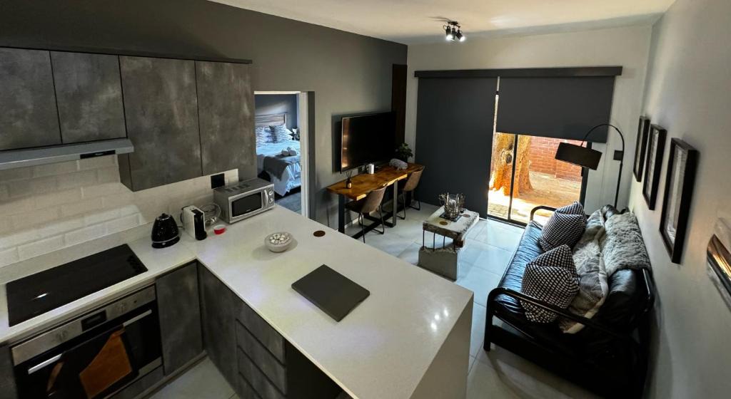 Menlo Park Apartment | Rand Corner Crib