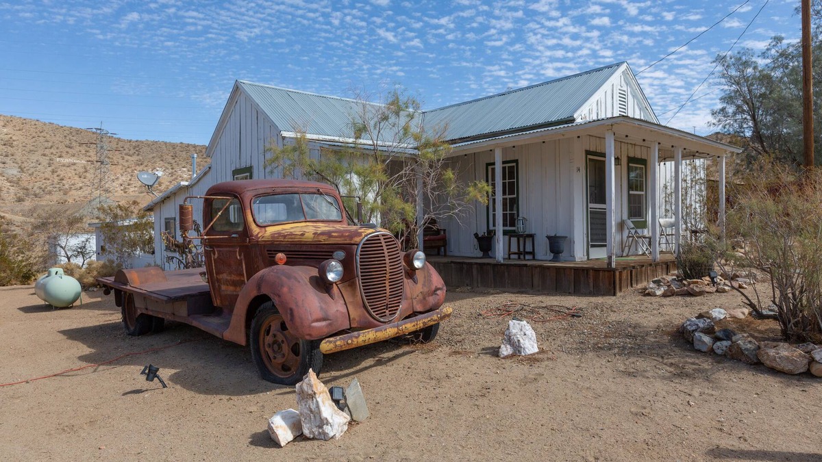 California Desert Cabin | Randsburg historical rectory 3 bedroom home
