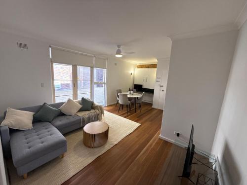 Randwick Apartment | Randwick Luxury 2 Bed Apt & Study Area