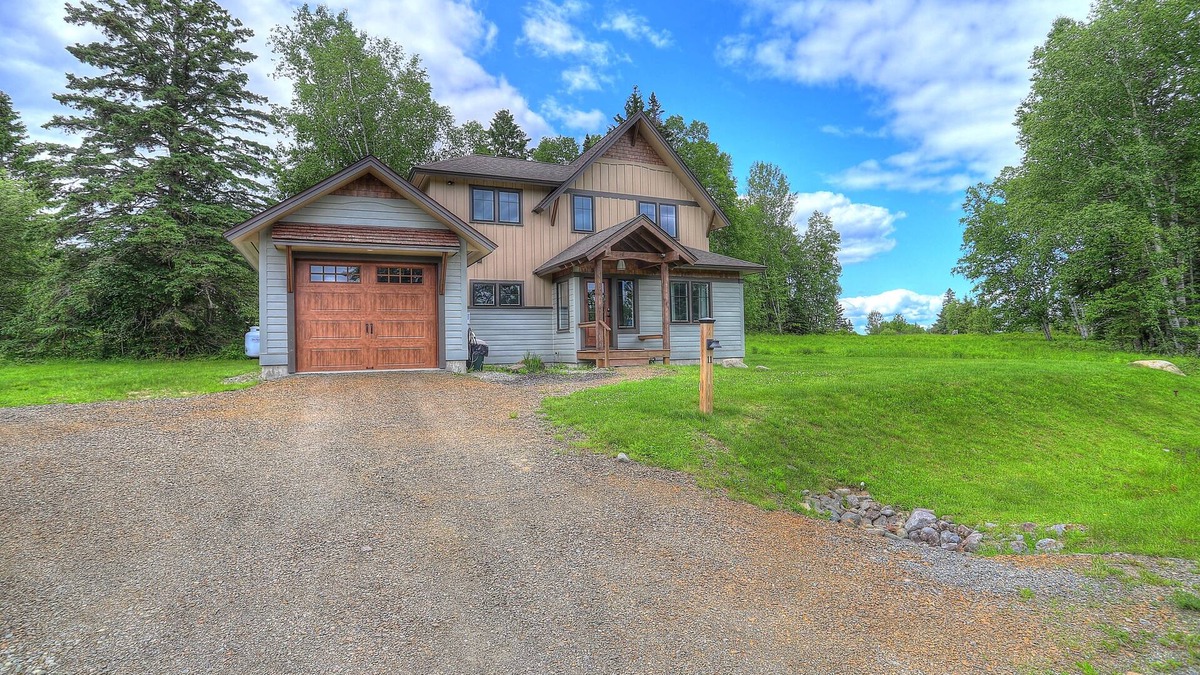 Rangeley House | Rangeley Daydream - with shared beach on Rangeley Lake