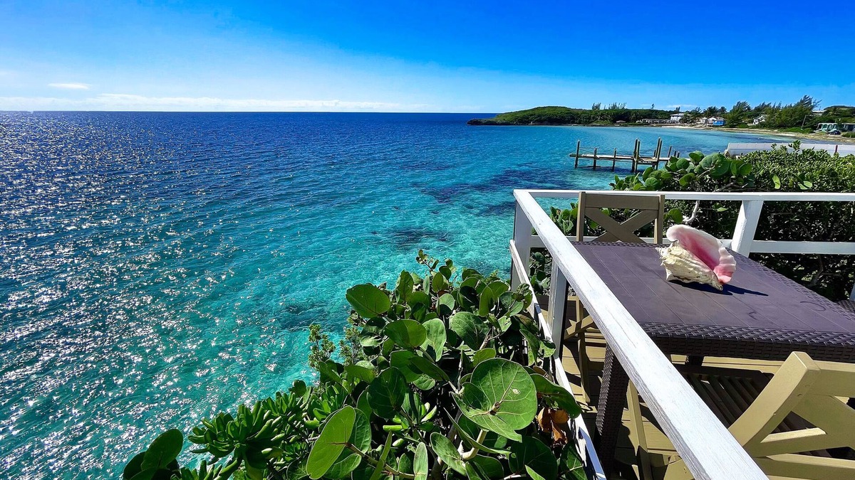 Alice Town House | Ranked by VRBO/HomeAway Top 10 Most Unique Rentals Worldwide, Walk to Town.
