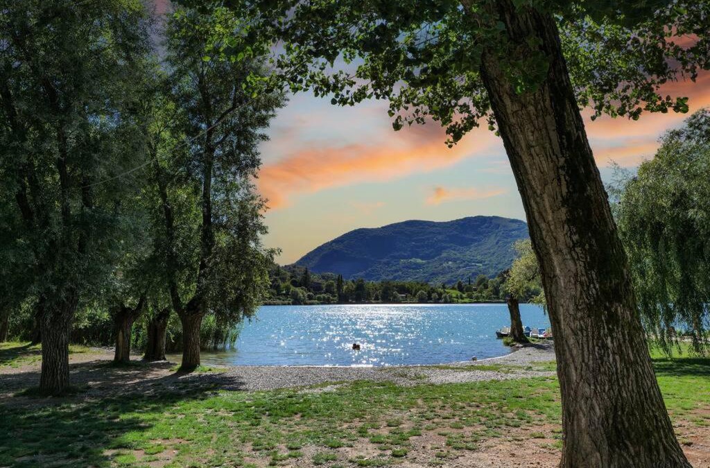 Ranzanico Apartment | Ranzanico Trilocale Vista Lago 6 posti letto Fast Wi-Fi checkin24h