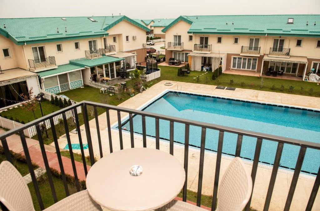 Stefanestii de Jos Apartment | Raphael Apartment North Bucharest Cosmopolis