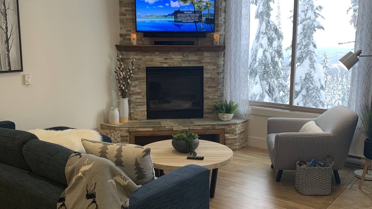 Silver Star Mountain Apartment | Rare 1 bedroom suite on The Ridge with private hot tub