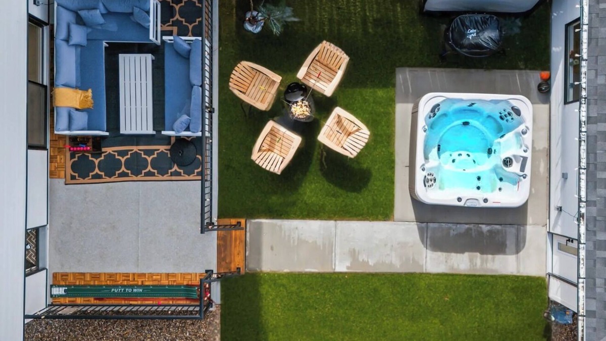 Tuxedo Park House | 🏆 Rare $1M+ Luxe Central Home | 5BR Hot Tub Arcade Games Sleeps 16 💤