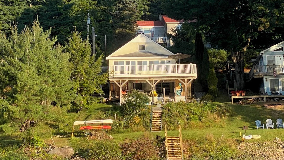 Hadley House | Rare 4BR 2BA lakefront home. Unobstructed views. Quiet street. Fully equipped.