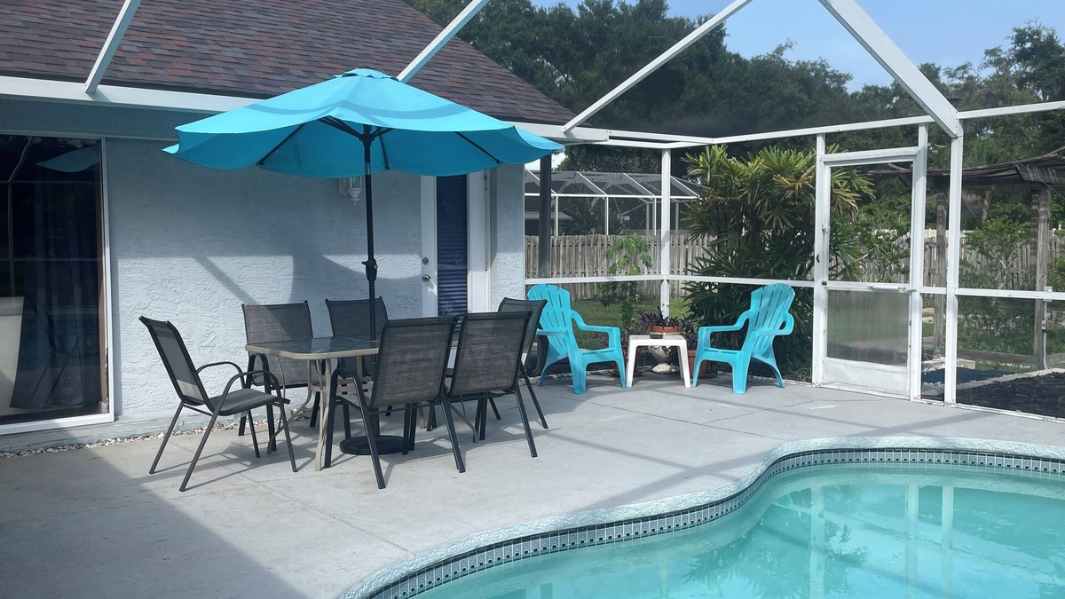 Lutz Apartment | Rare & Amazing 3 bdrm 2 bath apt with pool gives you a home away from home feel.