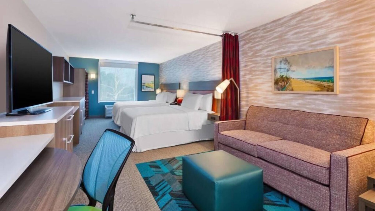 Wilmington Hotel | Rare Find! 2 Units w/FREE Breakfast, Outdoor Pool, Close to Wrightsville Beach!