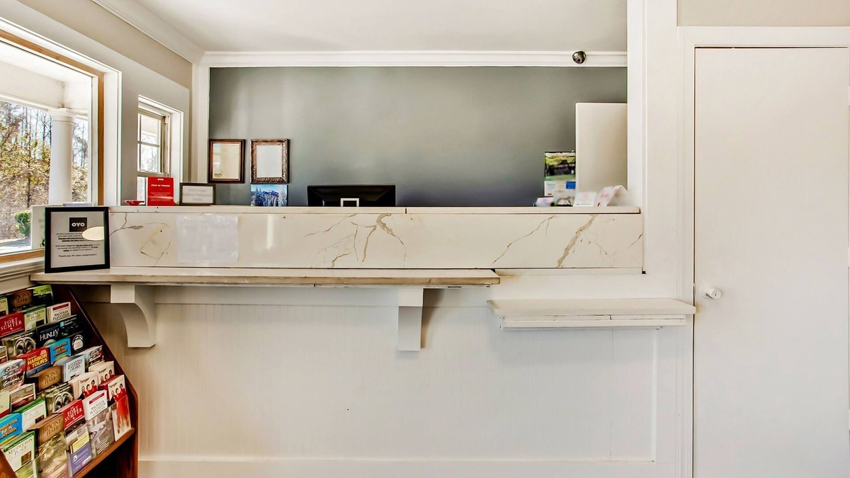Ridgeland Hotel | Rare Find! Free Parking, Near Blue Heron Nature Center and Harold Turpin Park