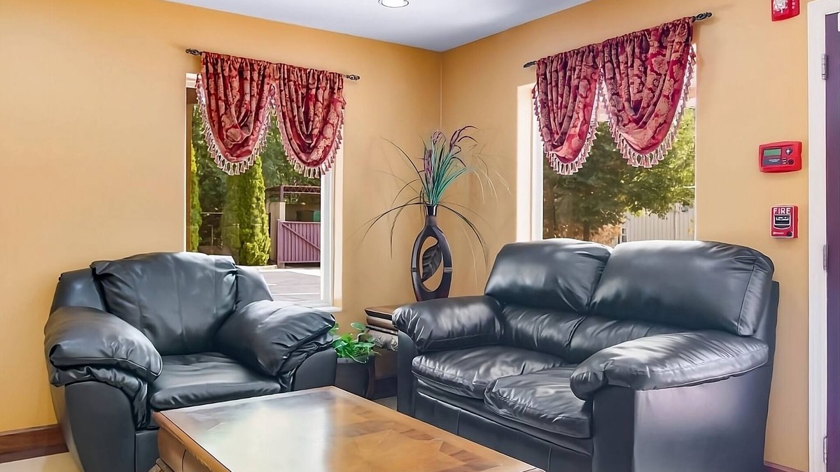 Mableton Hotel | Rare Find! FREE Parking! Martin Luther King Jr. National Historic Site Tour!