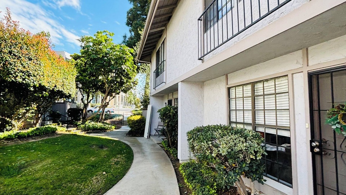 University City House | RARE FIND in a beautiful location near La Jolla Canyon. nNewley remodelled, pool