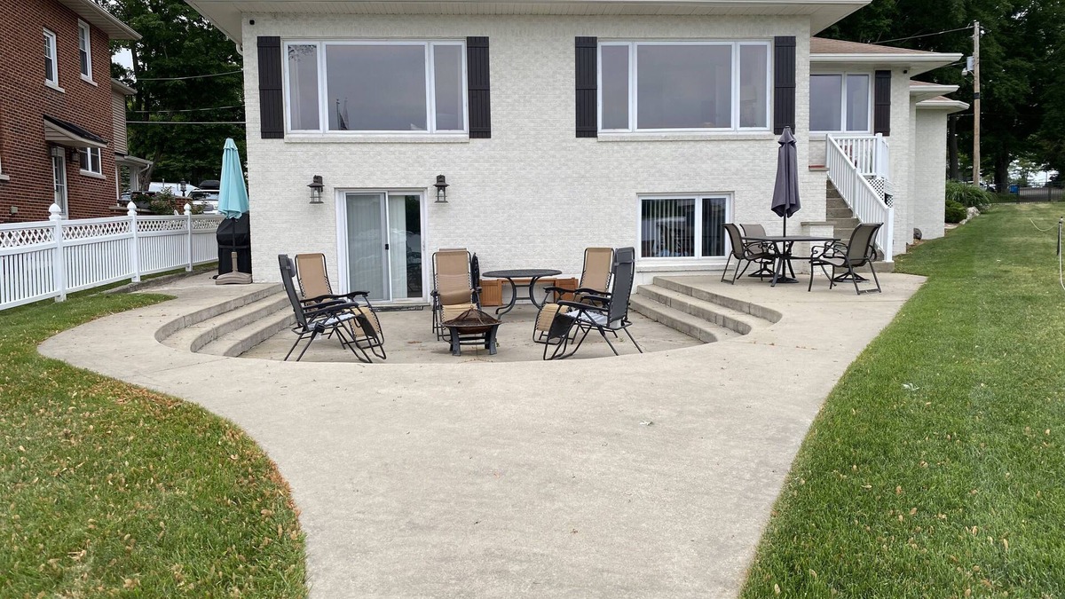 Cassopolis House | RARE FIND! Lake home on Prestigious, All-Sports, DIAMOND LAKE. Near Notre Dame!