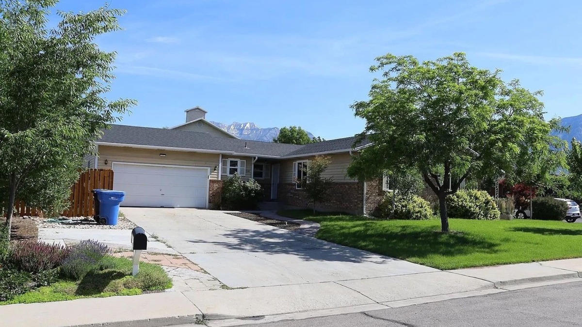 Lakeview House | Rare Find: Private Spacious Home - Waffles too!