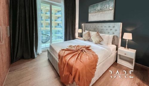 Dubai Production City Apartment | Rare Holiday Homes - Near City Center Ma'eisem - Pool view - Crescent Tower A - R706 - IMPZ