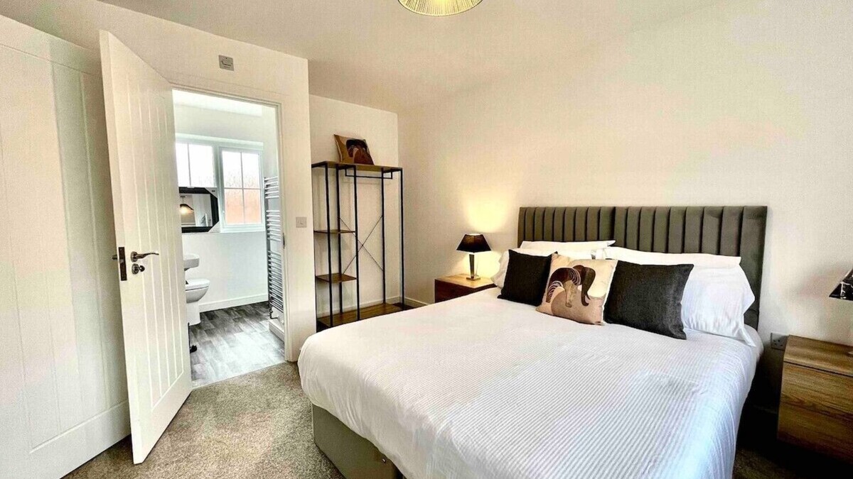Willesborough House | Rare spacious Home in Ashford & parking