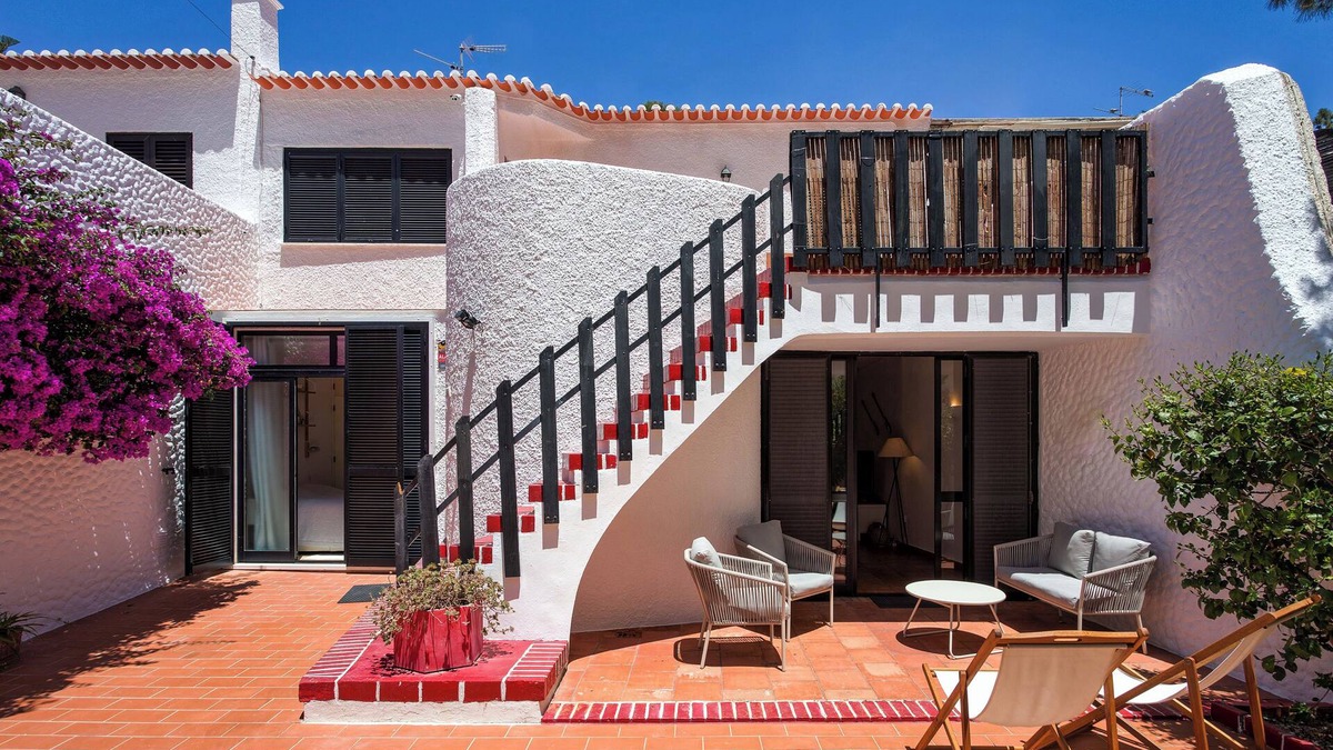 Vila Real Santo Antonio Villa | (RARE!) Traditional Family Villa 100m from the beach and city centre
