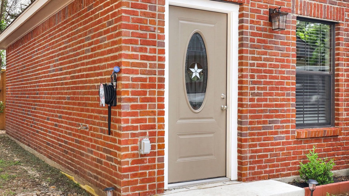 Eastside Promise Neighborhood Apartment | Rashali kicks theme casita
