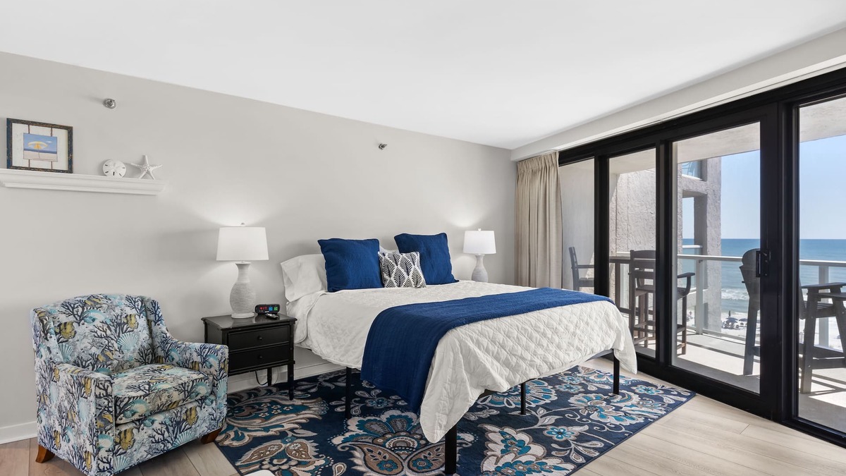 Sandestin Condo | Rate Reduced! RARE Beachfront Studio w/GOLF CART! Walk to Beach, Pool, Tram.