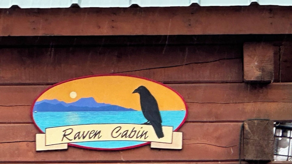 Homer Ski Chalet | Raven Cabin - Cozy retreat with bay views, a shared hot tub, and fire pit!