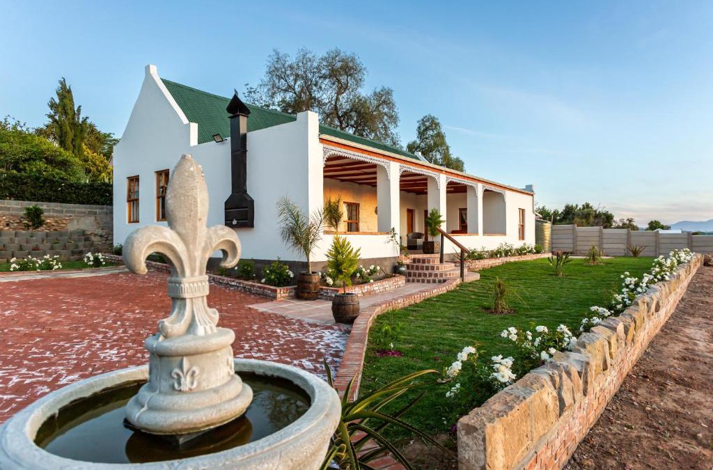 Oudtshoorn House | Ravenscliff White House
