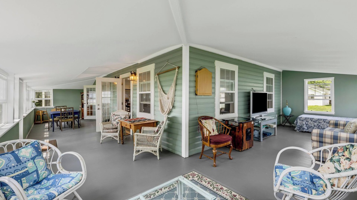 Pearl Beach House | Rays On The River: Dive into Summer – Swim, Boat, and Relax by the River!