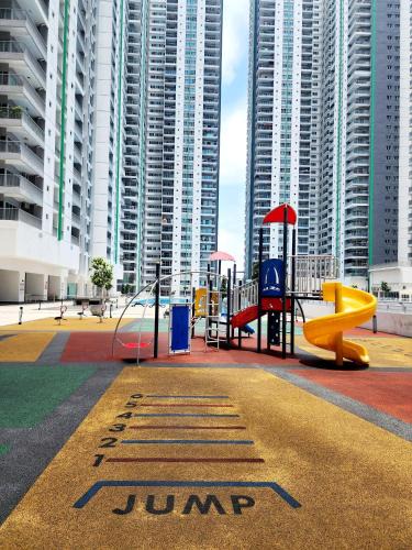 Salak South Apartment | RC Residence 6 pax by Define Suite