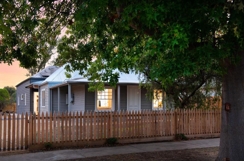 Clunes House | Readers Rest