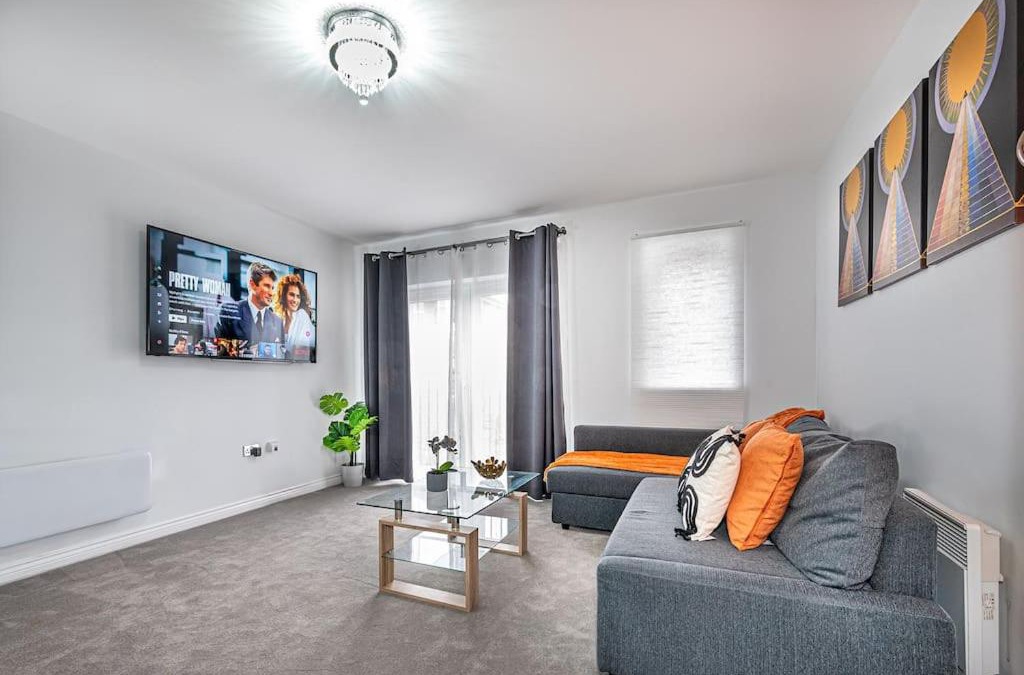 Reading Apartment | Reading 2-Bed Apartment & Parking