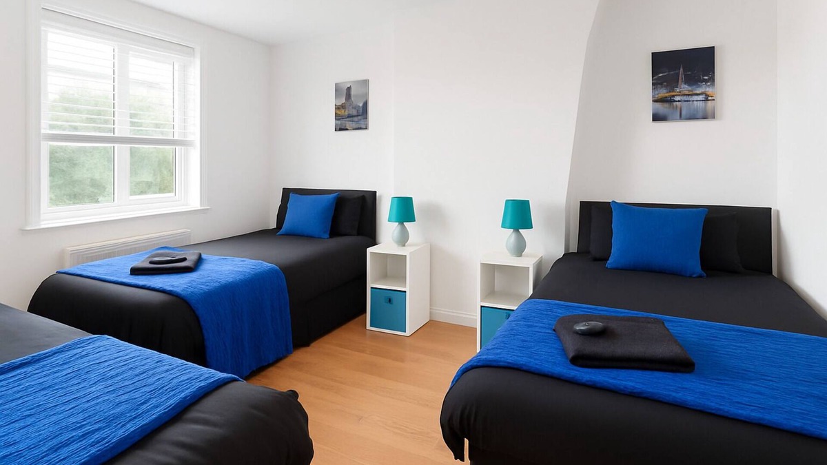 Reading House | Reading Centre Parking Sleeps 10