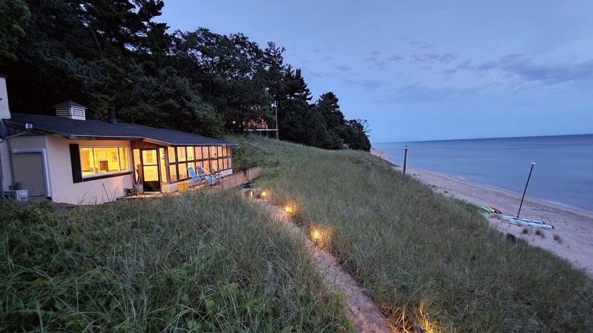 Montague House | Reagan's Landing | Relaxing Private Beach 3BR, 1BA