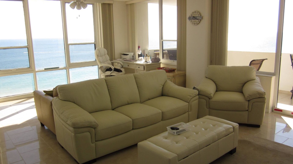 Hollywood South Central Beach Condo | Real beachfront large 2+2 unit, large balcony, magnificent views.