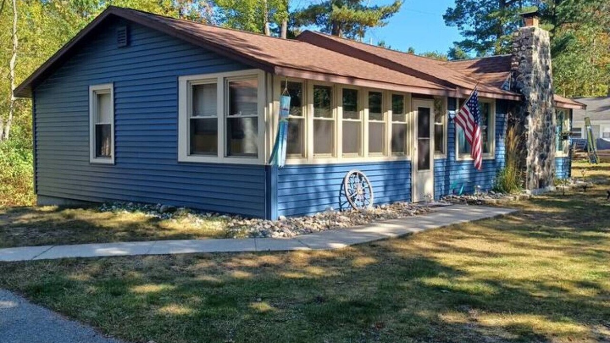 East Tawas Cabin | Real Cozy - East Tawas