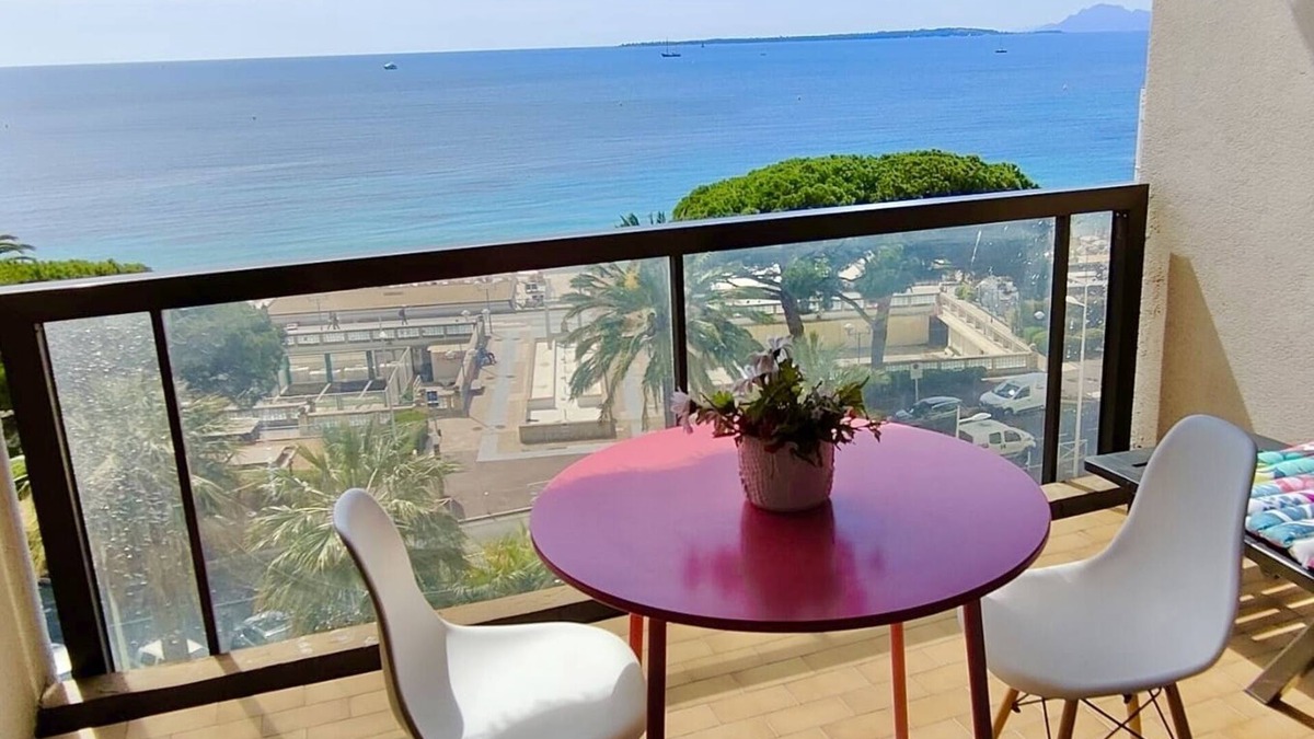 Juan-les-Pins Apartment | REAL SEA VIEW - TERRACE - BEACH FACE - CENTRAL (shops) - AIR CONDITIONING - WIFI
