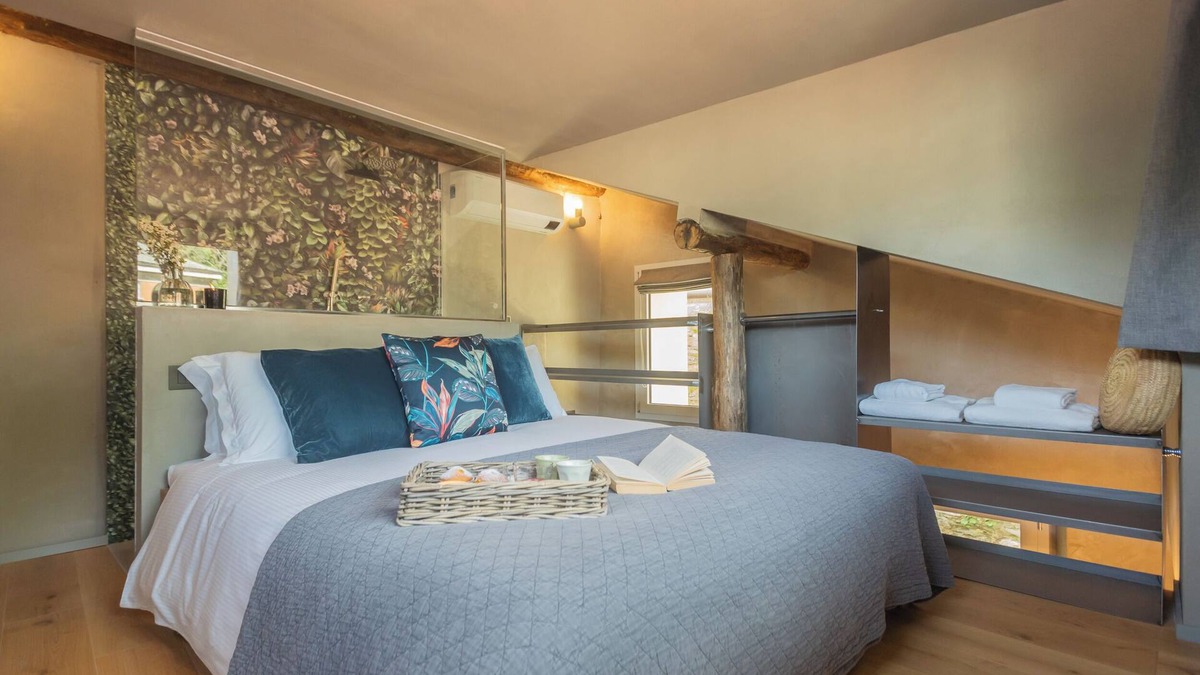 Carate Urio Apartment | Rebecca Suite nearby Urio's Castle