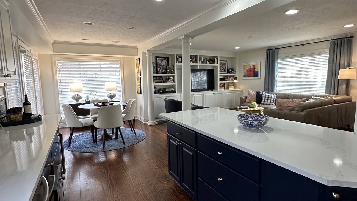 Oxford Condo | Rebel Hideaway/Steps from Square/2 bed/2.5 bath