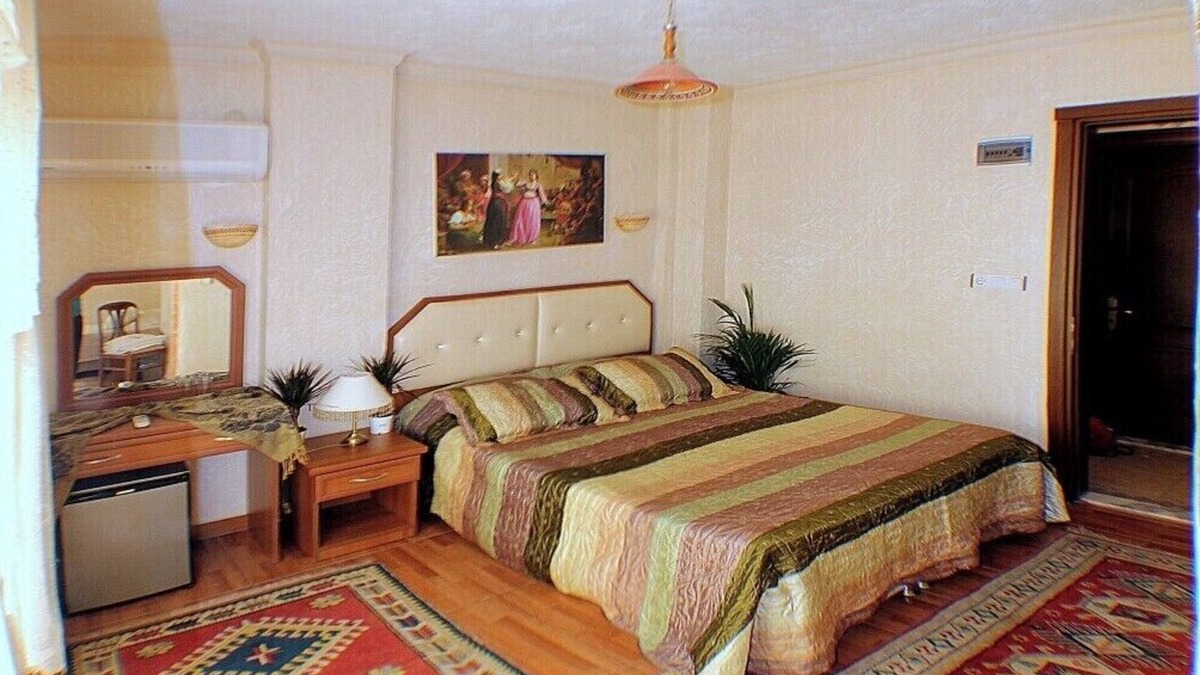 Selcuk House | rebetika hotel located secuk near ephesus (Triple Sharing)