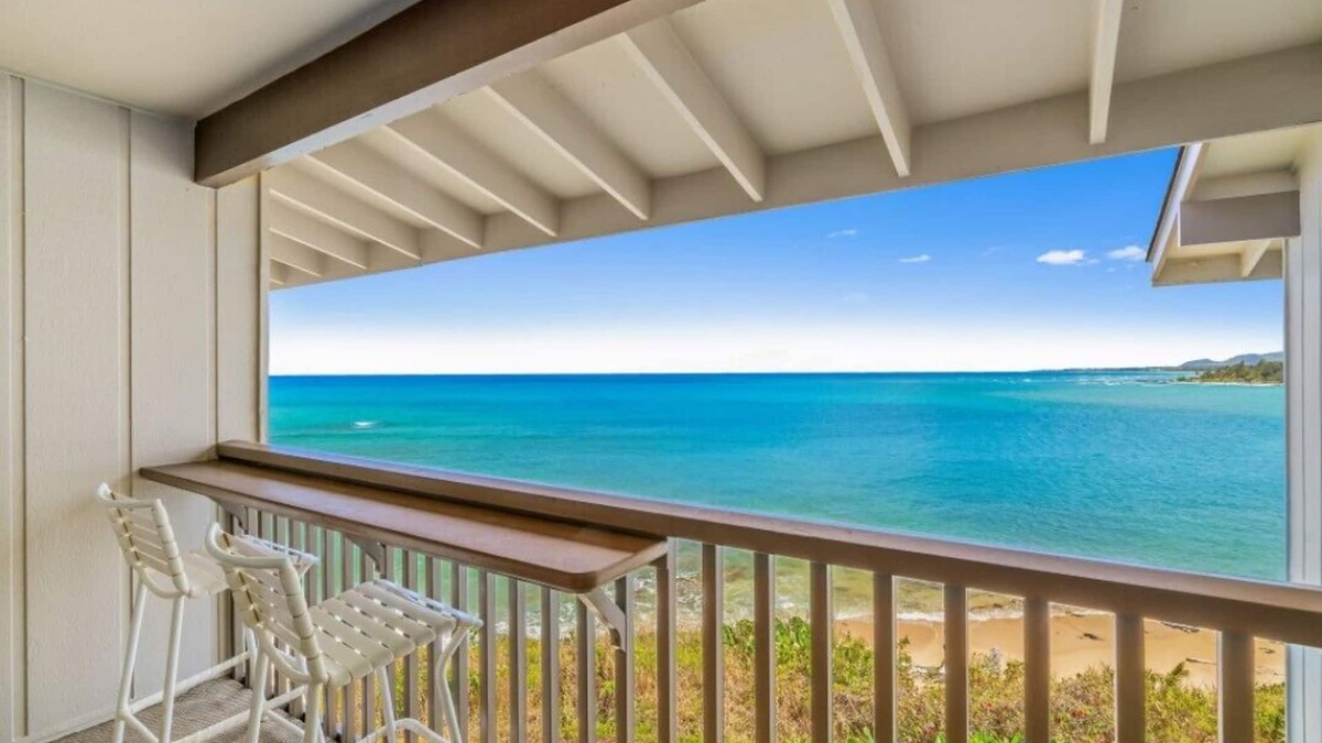 Wailua House Lots Condo | Recently Fully Renovated-Oceanfront, Top floor, Million Dollar View, Sleeps - 2
