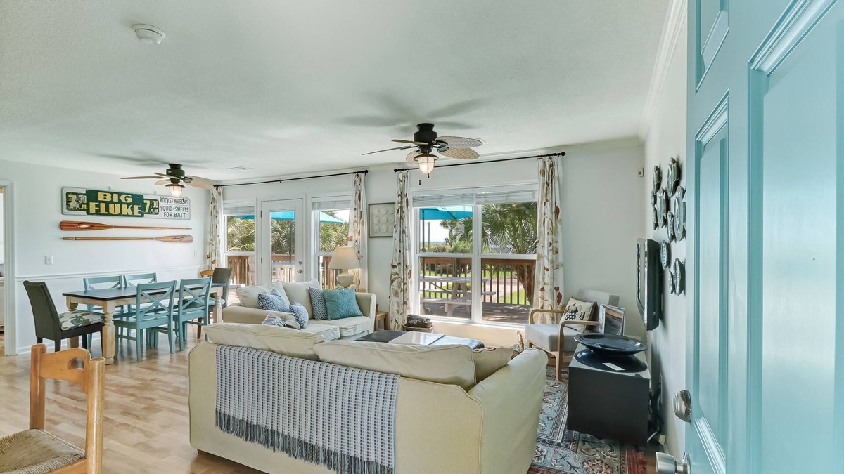 Fernandina Beach House | Recently redecorated and dog friendly. Oceanview and lots of parking which can be hard to find.
